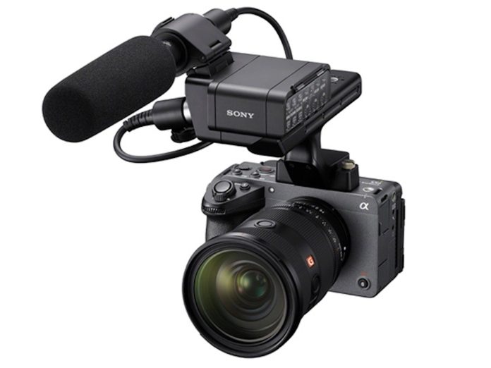 The Sony FX5 (ILME-FX5) comes with an XLR handle for mounting of external microphones and accessories.