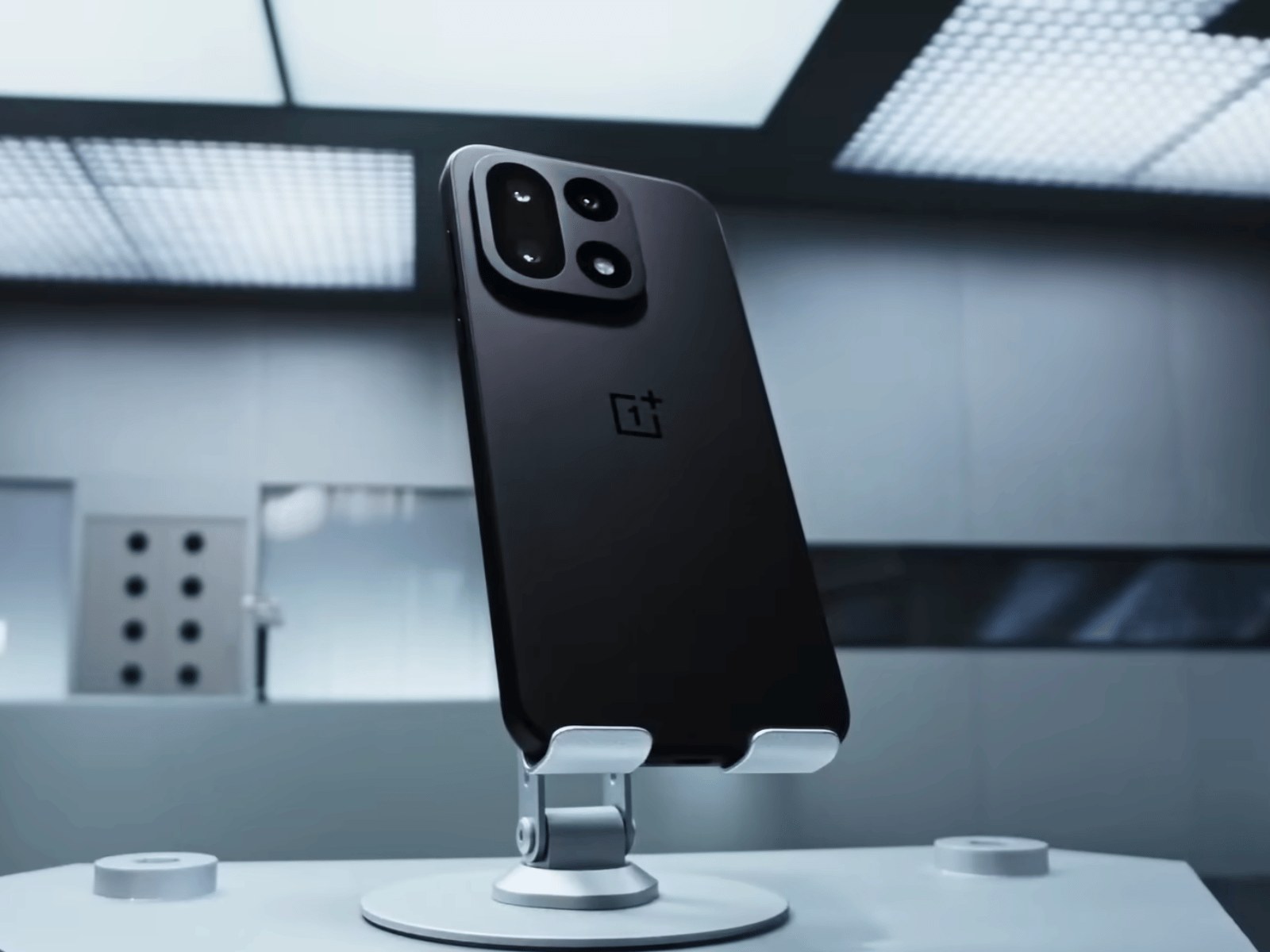 The OnePlus 15.