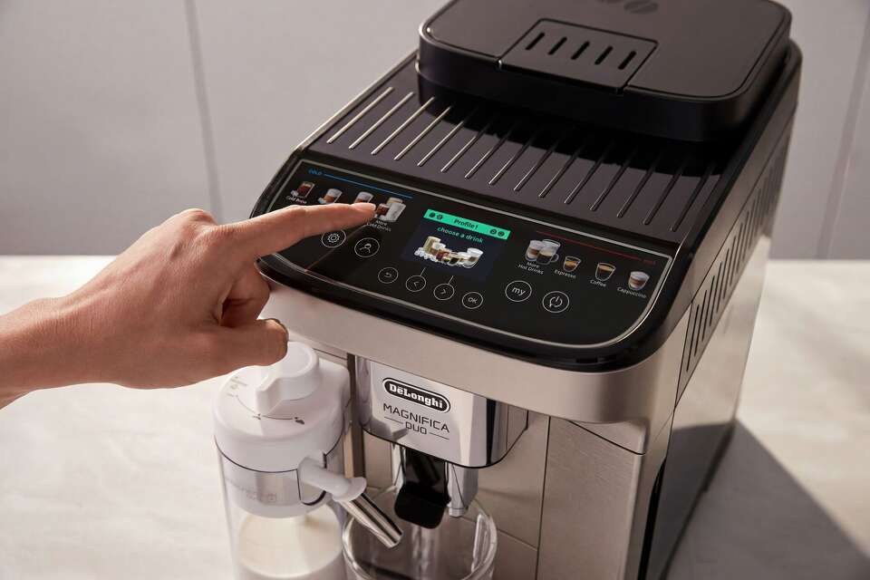 A full-color touchscreen provides one-touch access to customizable coffee recipes and three user profiles.