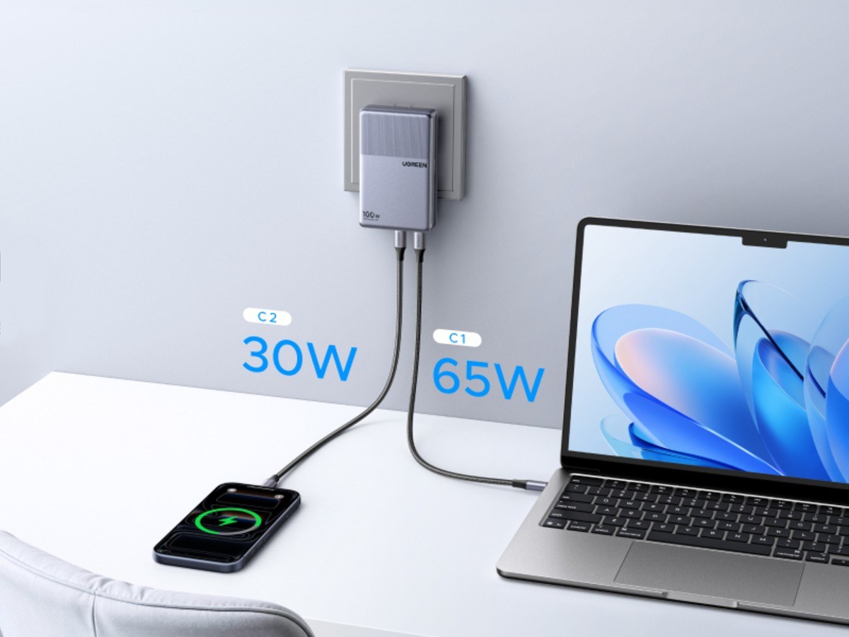 Slim Ugreen Nexode Air 100W charging two devices.