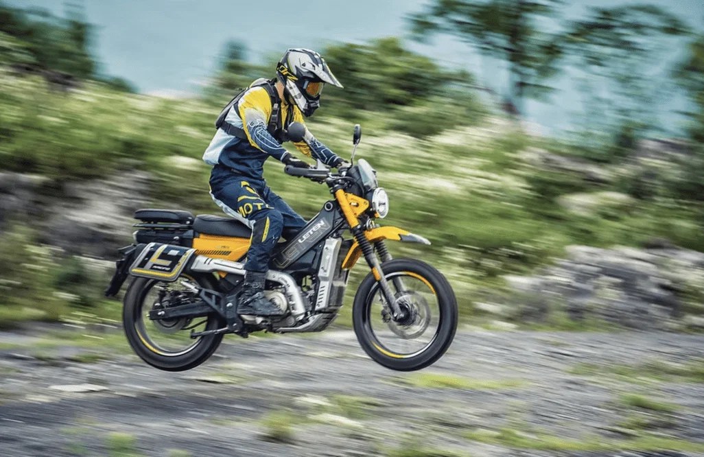 AJS Leten LT190 riding off-road. Credit: AJS Motorcycles.