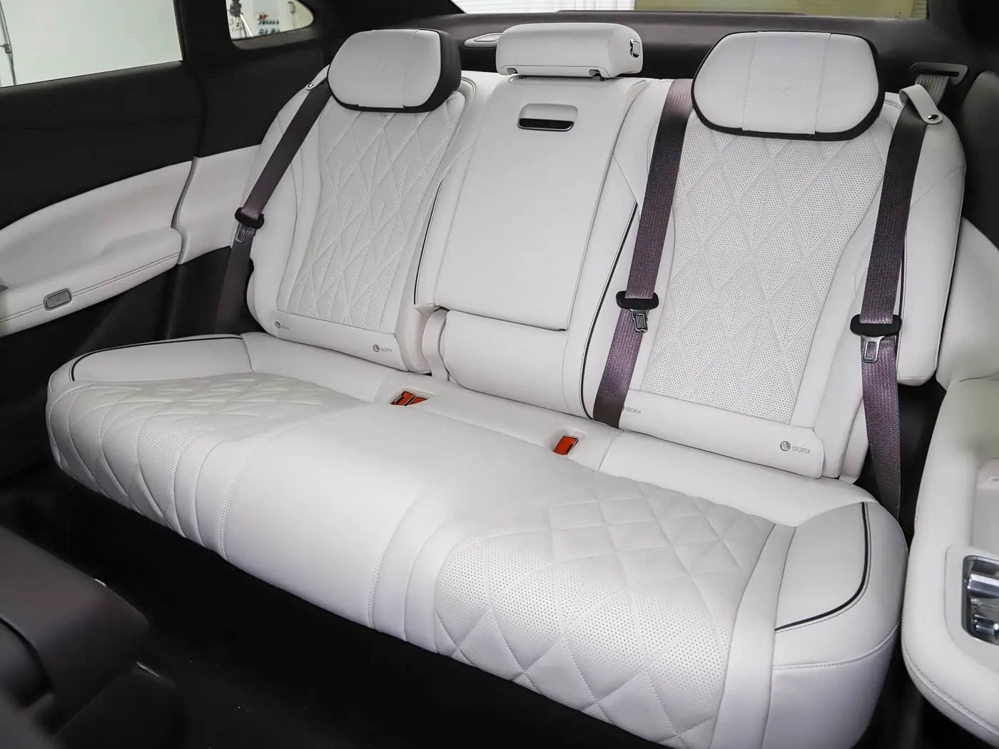 BYD-Denza-Z9S-interior